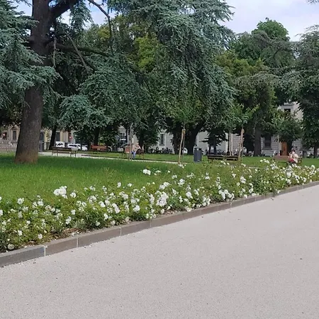 Paolo And Carlotta's - Large And Between Two Parks *